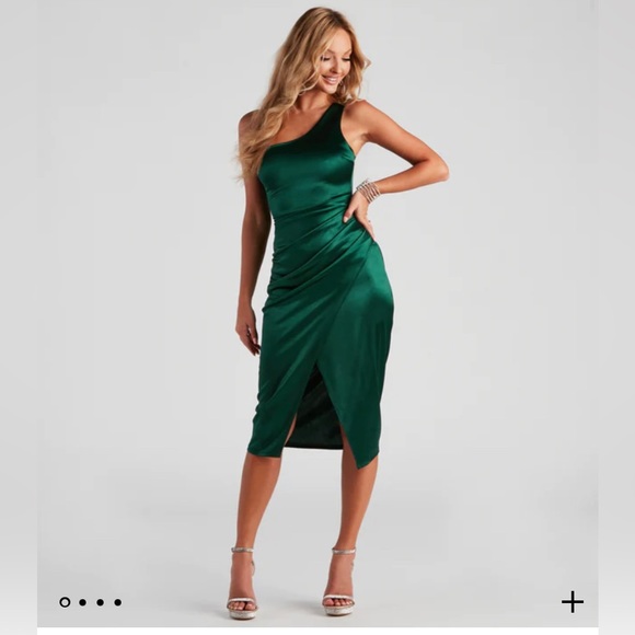 Never been worn one shoulder satin dress - Picture 1 of 1